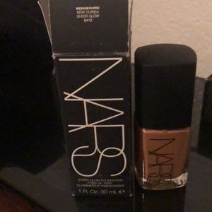 NARS Sheer Glow Foundation New Guinea 6412 med/dar